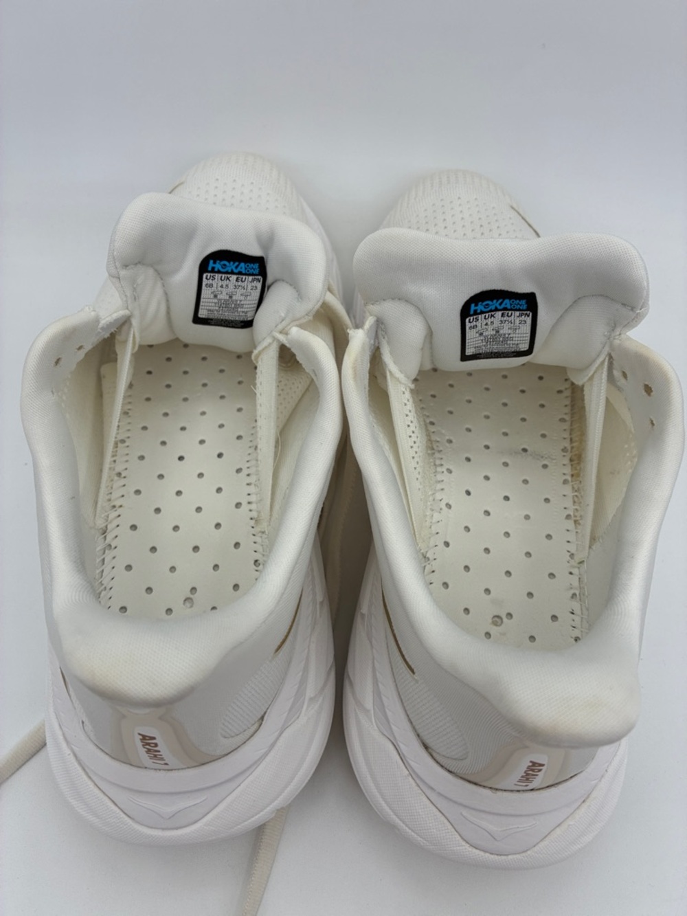 Hoka One One White Rose Gold Women's Arahi 7 Running Shoes   |  Size: 6B - Picture 11 of 16